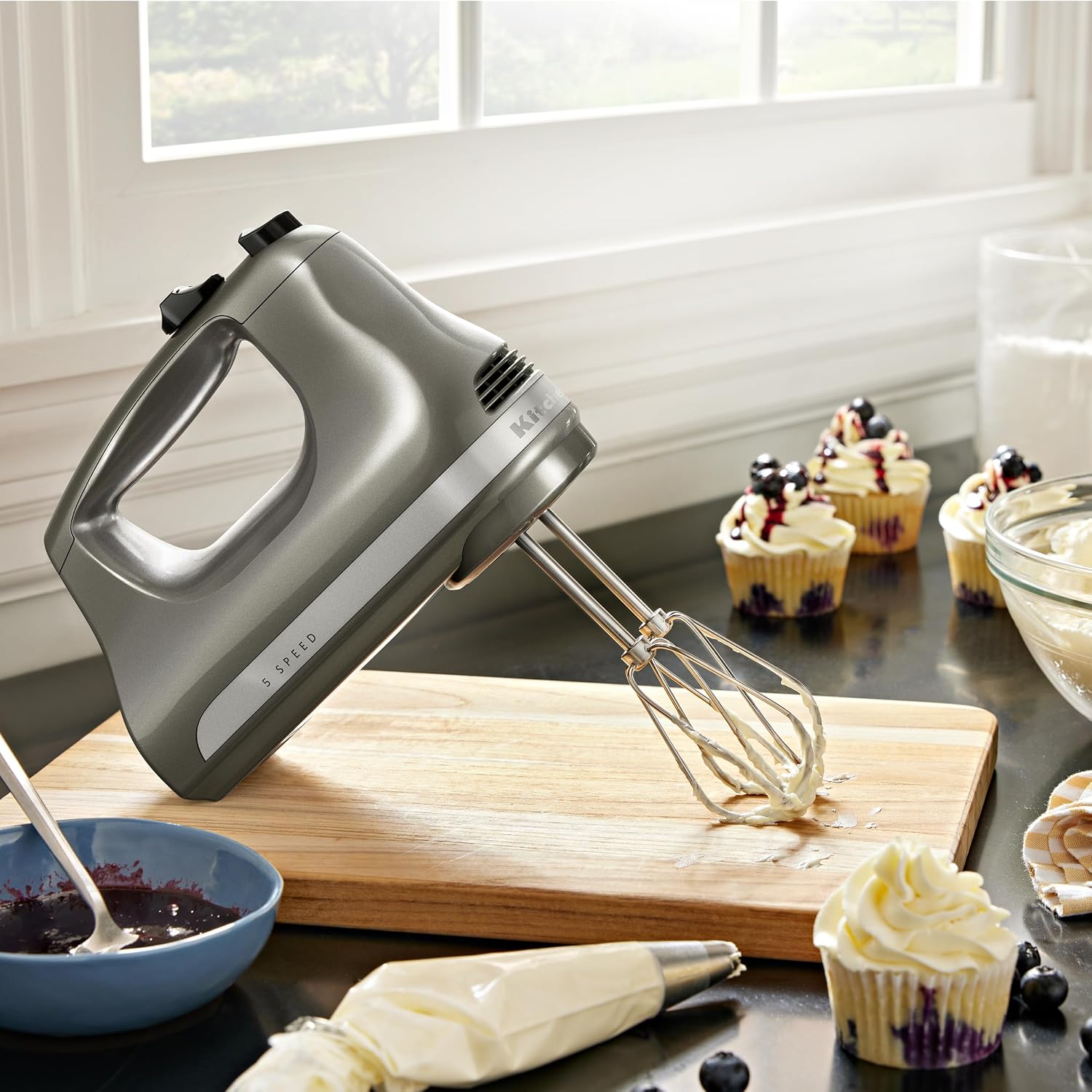 KitchenAid 5 Ultra Power Speed Hand Mixer, KHM512, Contour Silver | 5 Speeds, Lockable swivel cord, Turbo Beaters, Easy release button, Dishwasher-safe beaters - Image 4